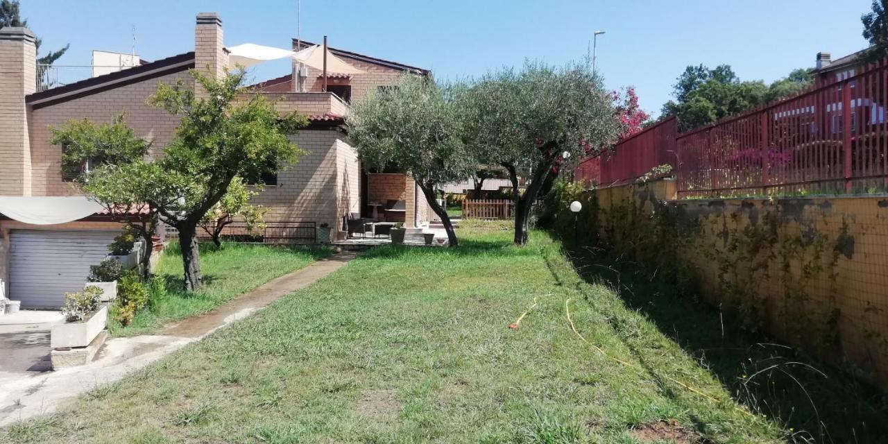 Villa Giuliana Stanze Con Bagno Interno In Villa A 350 Mt Spiaggia Libera Lido Delle Sirene Anzio Exterior photo